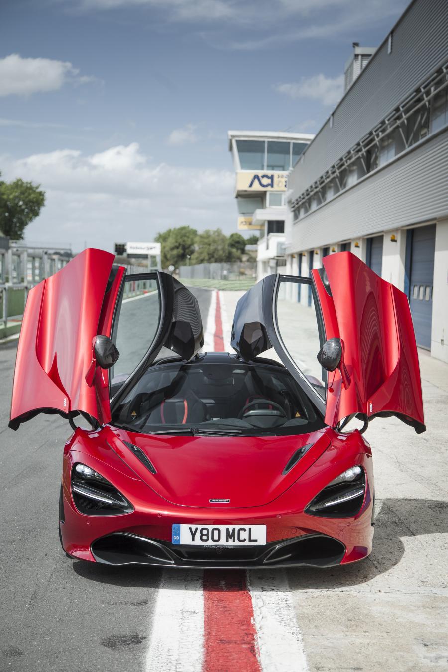  McLaren 720S Coupe 2017 года  (NA) (фото 7 из 31)